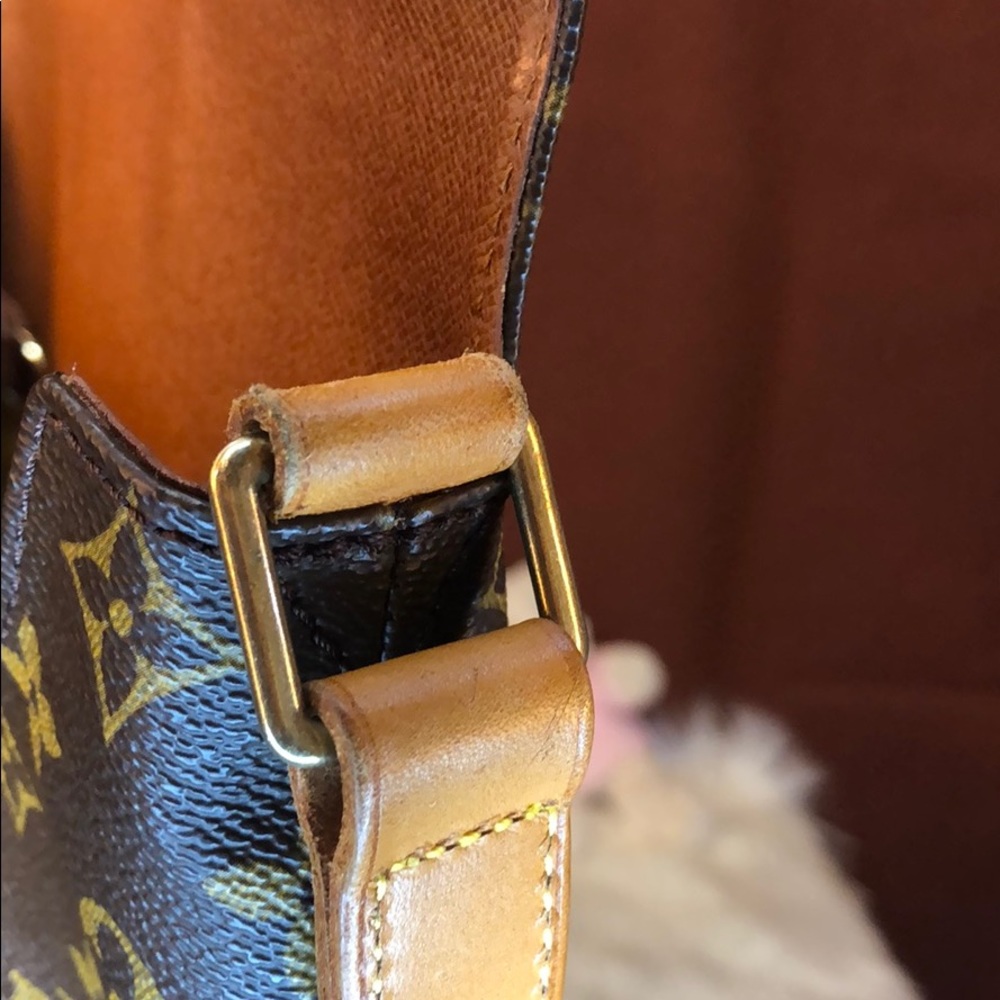 Authentic✅ - Picture 4 of 8